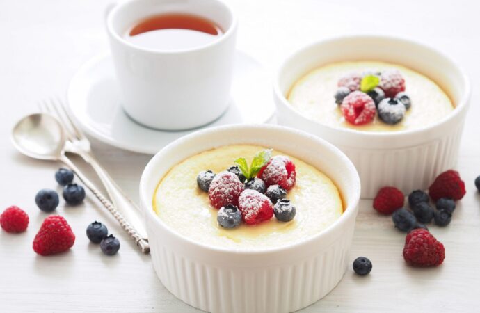 Mini serniczki waniliowe z jogurtu proteinowego. Szybki deser Low Carb