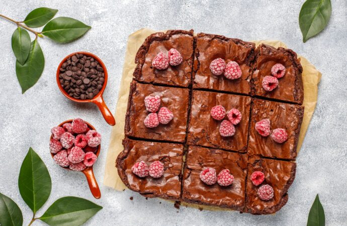 Proteinowe brownie z gorzką czekoladą. Pomysł na pyszny na fit deser Low Carb