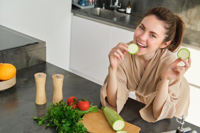 5 sposobów na obniżenie poziomu cukru we krwi po posiłku. Porady dietetyka