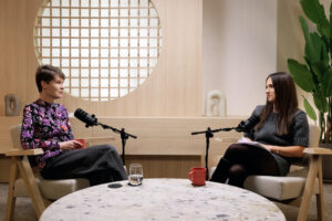 Jak wygląda autyzm u dziecka? Jak współpracować? Rozmowa z Elizą Kącką