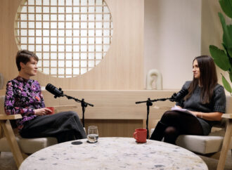 Jak wygląda autyzm u dziecka? Jak współpracować? Rozmowa z Elizą Kącką