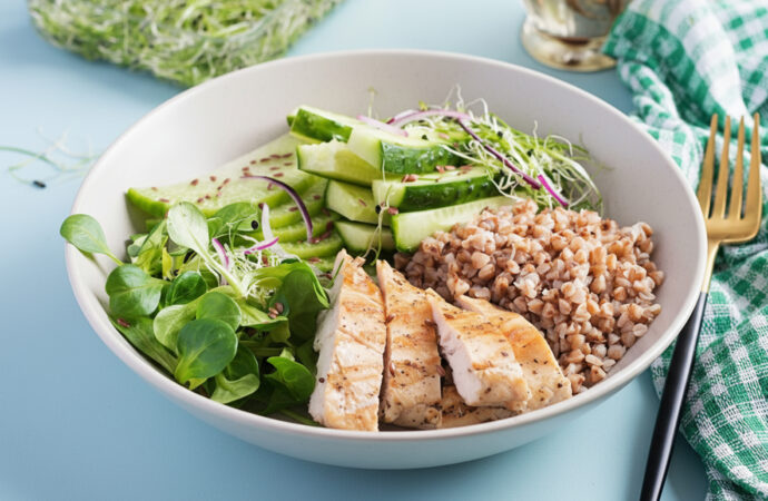 Jak komponować talerz redukcyjny? Co i jak jeść na diecie, by zdrowo chudnąć?