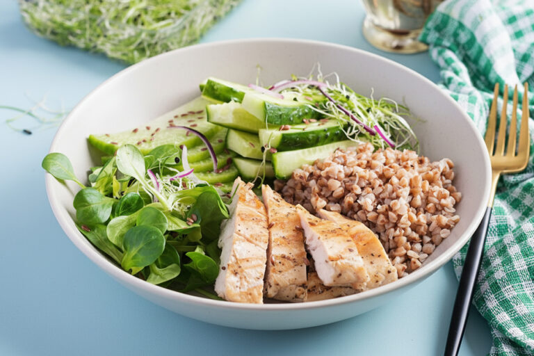 Jak komponować talerz redukcyjny? Co i jak jeść na diecie, by zdrowo chudnąć?