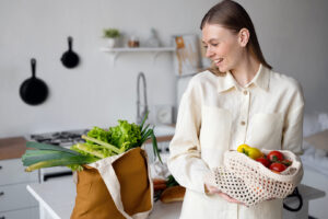 Jak kupować jedzenie? Poznaj 10 zasad dietetyka na sprytne zakupy spożywcze