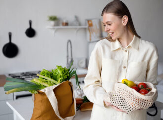 Jak kupować jedzenie? Poznaj 10 zasad dietetyka na sprytne zakupy spożywcze