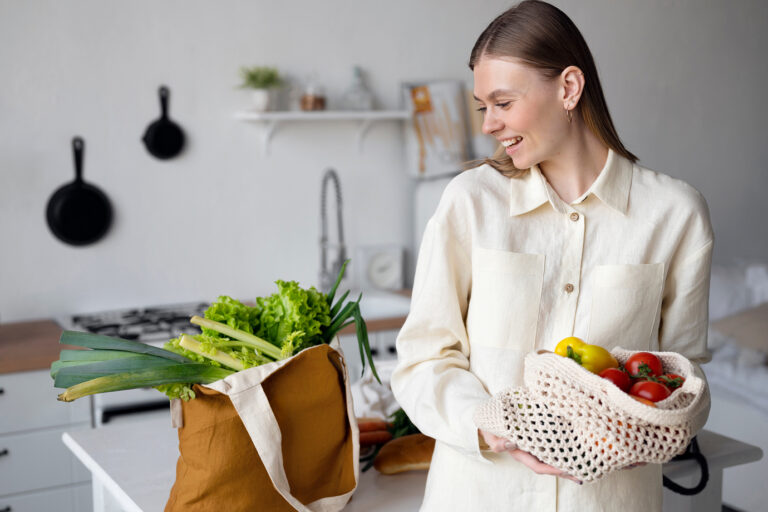 Jak kupować jedzenie? Poznaj 10 zasad dietetyka na sprytne zakupy spożywcze
