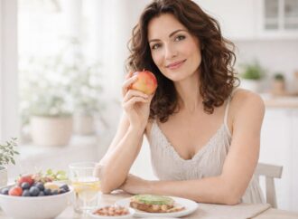 Jak spowolnić starzenie skóry? Poznaj 6 najważniejszych filarów diety młodości