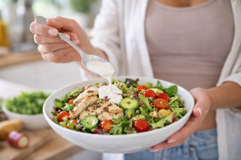 Produkty odmładzające tętnice i rozpuszczające skrzepy. Co i jak stosować codziennie? Rady dietetyka