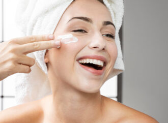 Pielęgnacja twarzy. Sprawdź, co ma sens, a co jest tylko marketingiem