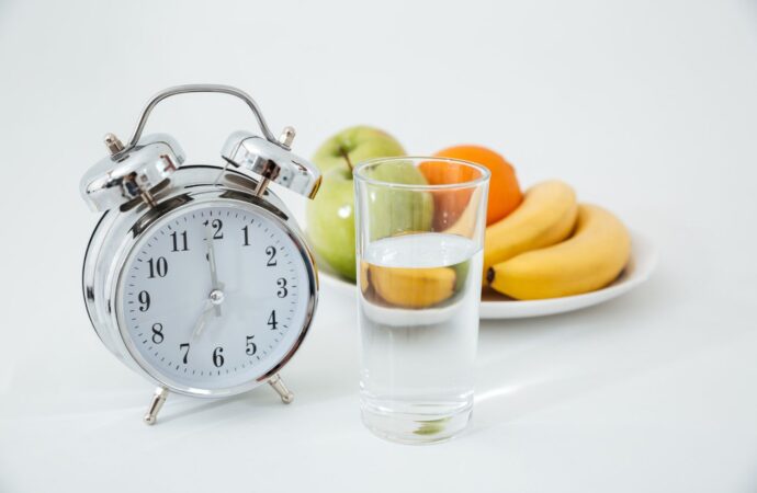 Post przerywany: zasady i efekty IF. Jak działa intermittent fasting wg dietetyka?
