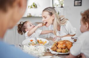 Wysoki cholesterol: co podnosi cholesterol? Dietetyk wskazuje 5 błędów