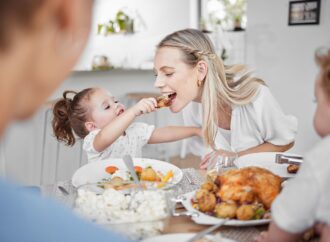 Wysoki cholesterol: co podnosi cholesterol? Dietetyk wskazuje 5 błędów