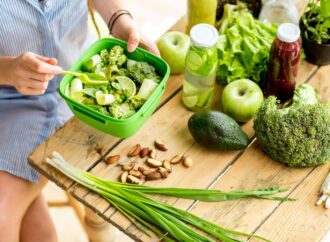 Dirty Dozen i Clean Fifteen 2026: jakie warzywa i owoce kupować [pestycydy]