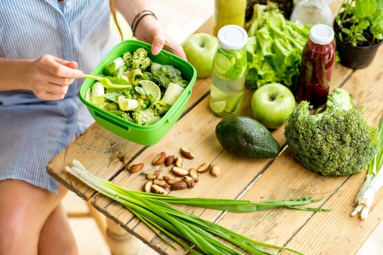 Dirty Dozen i Clean Fifteen 2026: jakie warzywa i owoce kupować [pestycydy]