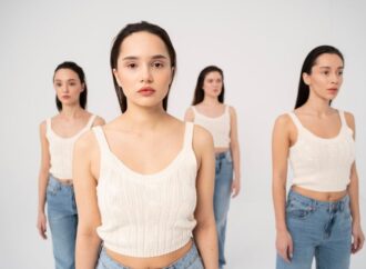 6 na 10 kobiet mówi: jestem zadowolona. Tyle samo żyje w napięciu [raport Well Be Studio]