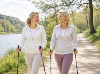 Nordic walking: jak chodzić z kijkami i dlaczego po 40. to strzał w dziesiątkę?