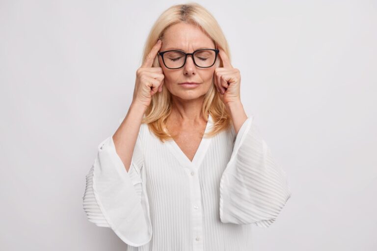 Menopauza – objawy, wiek, leczenie i dieta. Wszystko, co warto wiedzieć
