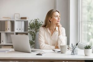Menopauza – objawy, wiek, leczenie i dieta. Wszystko, co warto wiedzieć