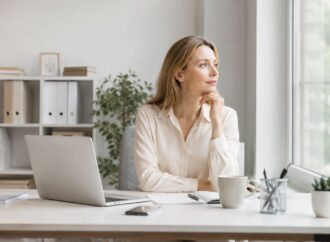 Menopauza – objawy, wiek, leczenie i dieta. Wszystko, co warto wiedzieć