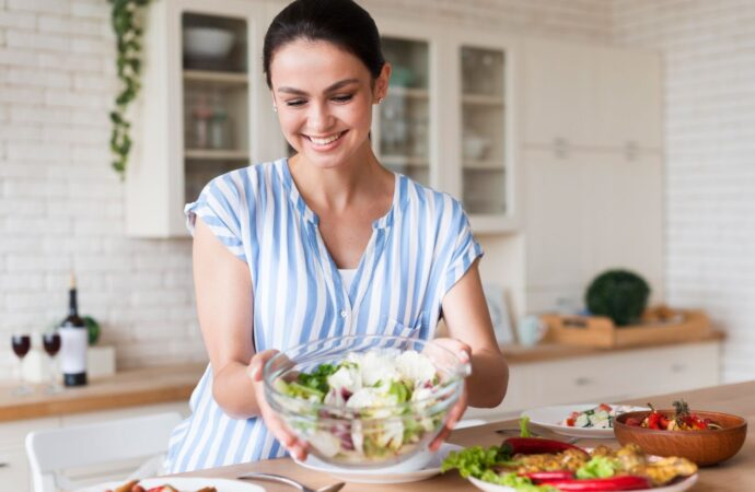 Dieta w perimenopauzie. Co jeść, aby złagodzić objawy i zadbać o zdrowie?
