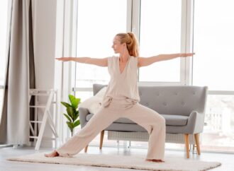 Pilates w domu. Jak ćwiczyć skutecznie bez drogiego sprzętu? Twój poradnik