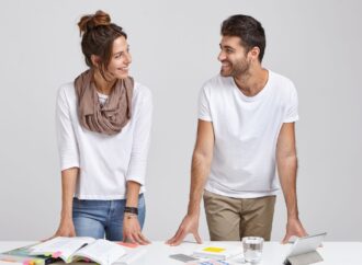Empatia w terenie. Jak budować wellbeing pracowników z dala od biurka