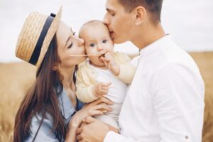 Bliskość zamiast perfekcji. Co buduje poczucie bezpieczeństwa dziecka i naprawdę wzmacnia więzi?